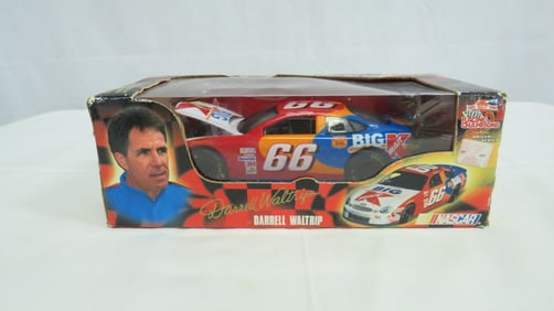 Vintage Nascar 1/24 Diecast Darrell Waltrip Car