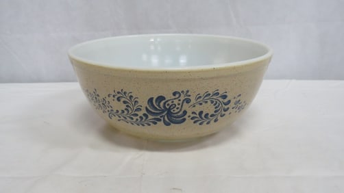 Vintage Pyrex 4 Quart Mixing Bowl