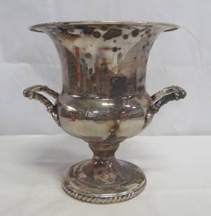 Vintage Silverplate Champagne Chiller Bucket: Vintage Silverplate Champagne Chiller Bucket in good condition with tarnish. 10"H x 9"D