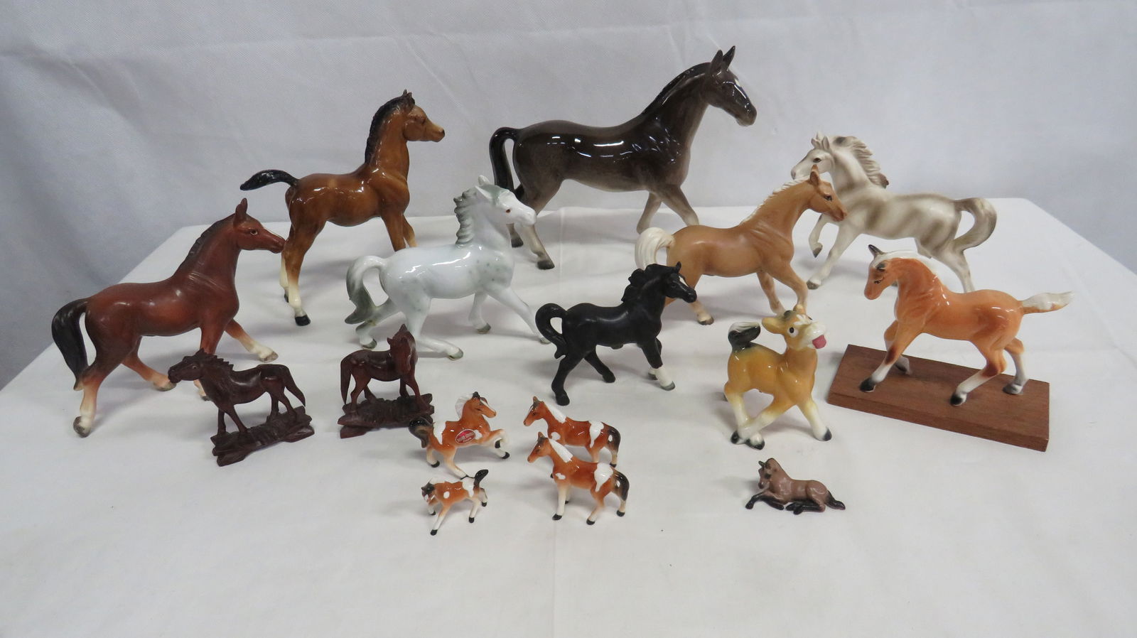 Vintage Collection Porcelain Horse Figures: Vintage Collection Porcelain Horse Figures in good condition. Mostly bone china with one plastic and 2 carved wood. One horse has repair to leg.
