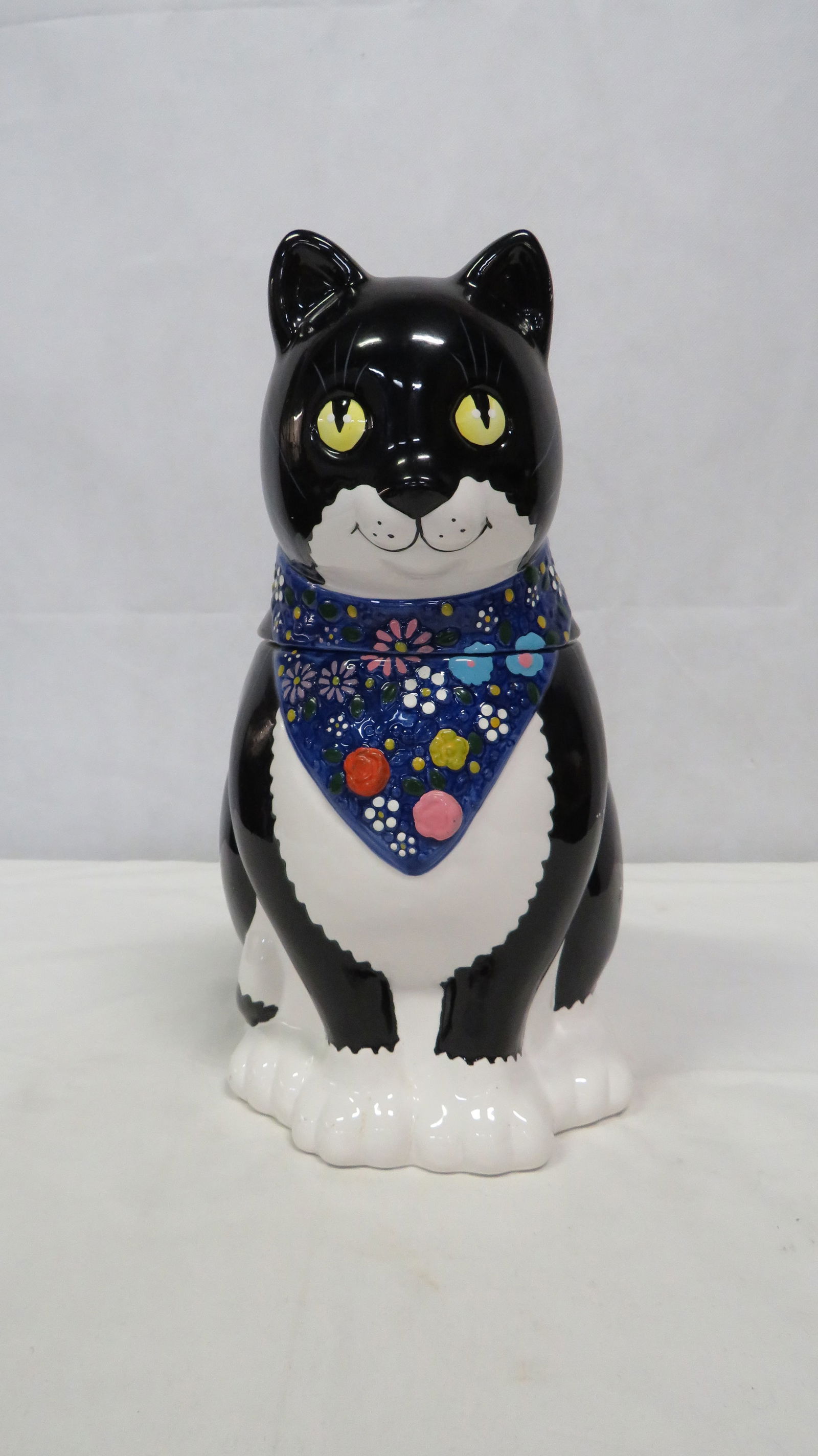 Vintage Cat Cookie Jar: Vintage Cat Cookie Jar in good condition. with some loss of paint. 12"H