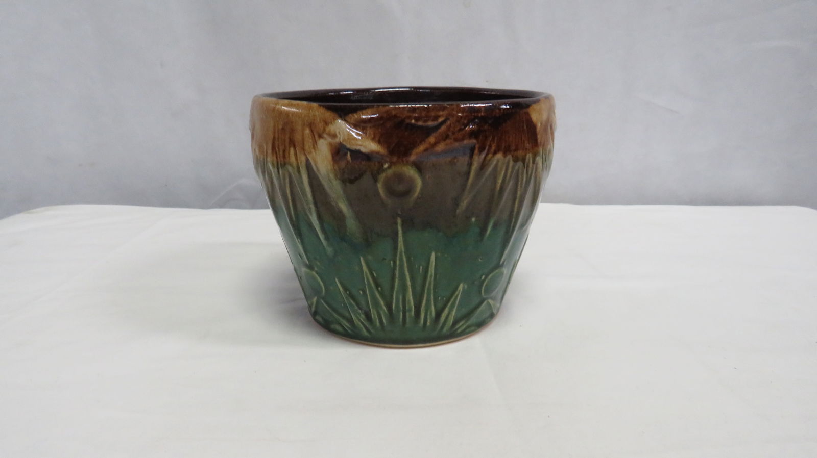 Vintage Robinson Ransbottom Majolica Planter (1 of 4)
