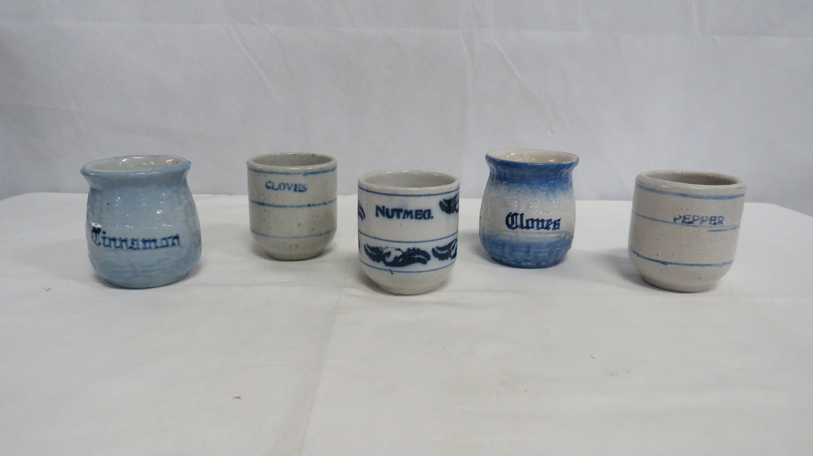 5 Vintage Blue & White Stonewear Spice Crocks: 5 Vintage Blue & White Stonewear Spice Crocks in good condition. About 3"H