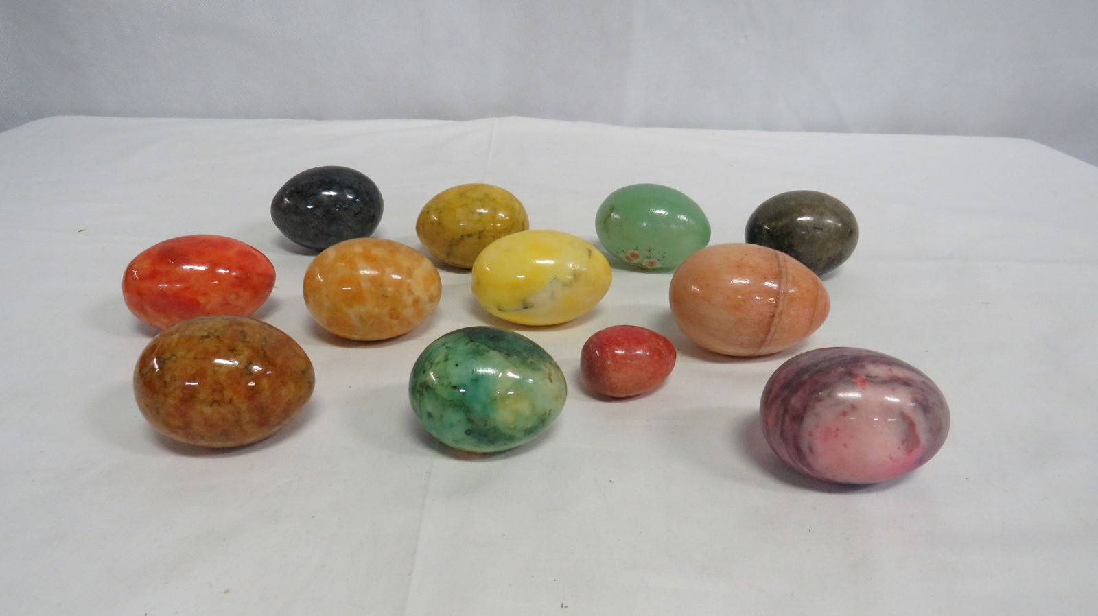 12 Vintage Italian Polished Alabaster Marble Eggs (1 of 3)