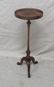 Traditional Fern Stand with Brass Trim