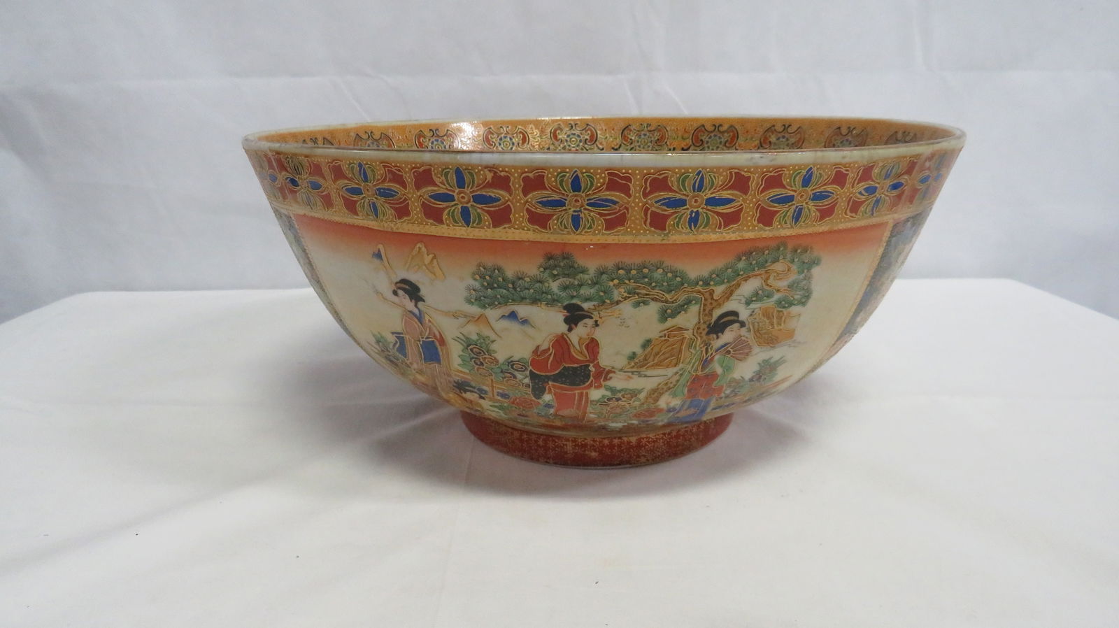 Vintage Oversized Chinoserie Decorative Bowl: Vintage Oversized Chinoserie Decorative Bowl in good condition. 6.25"H x 14"D