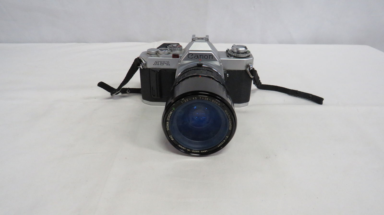 Canon AV-1 Camera Sigma Zoom 28-80 Lens (1 of 4)