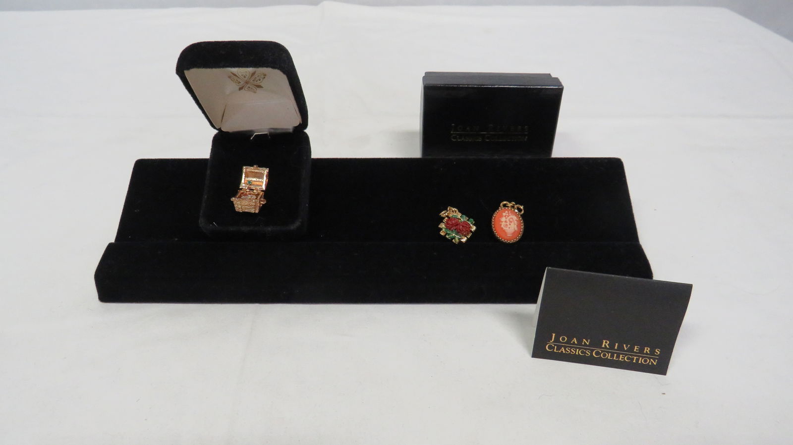 2 Joan Rivers Victorian Language Flowers Charms (1 of 3)