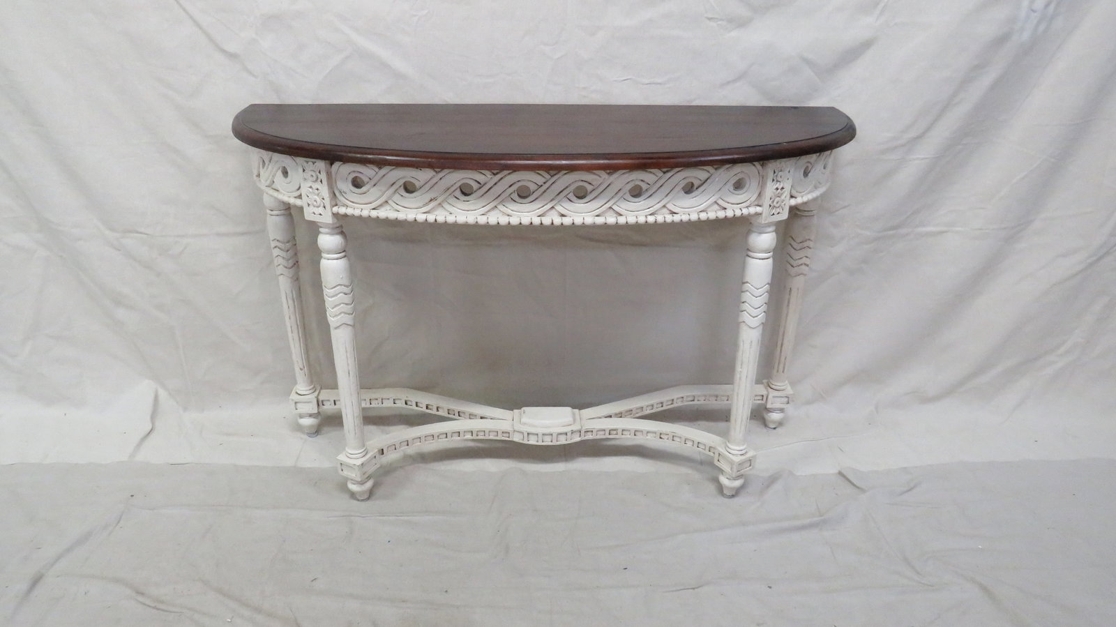 Vintage Farmhouse Carved Console Table: Vintage Farmhouse Carved Console Table in good condition, 30.5''H x 48''W x 16''D