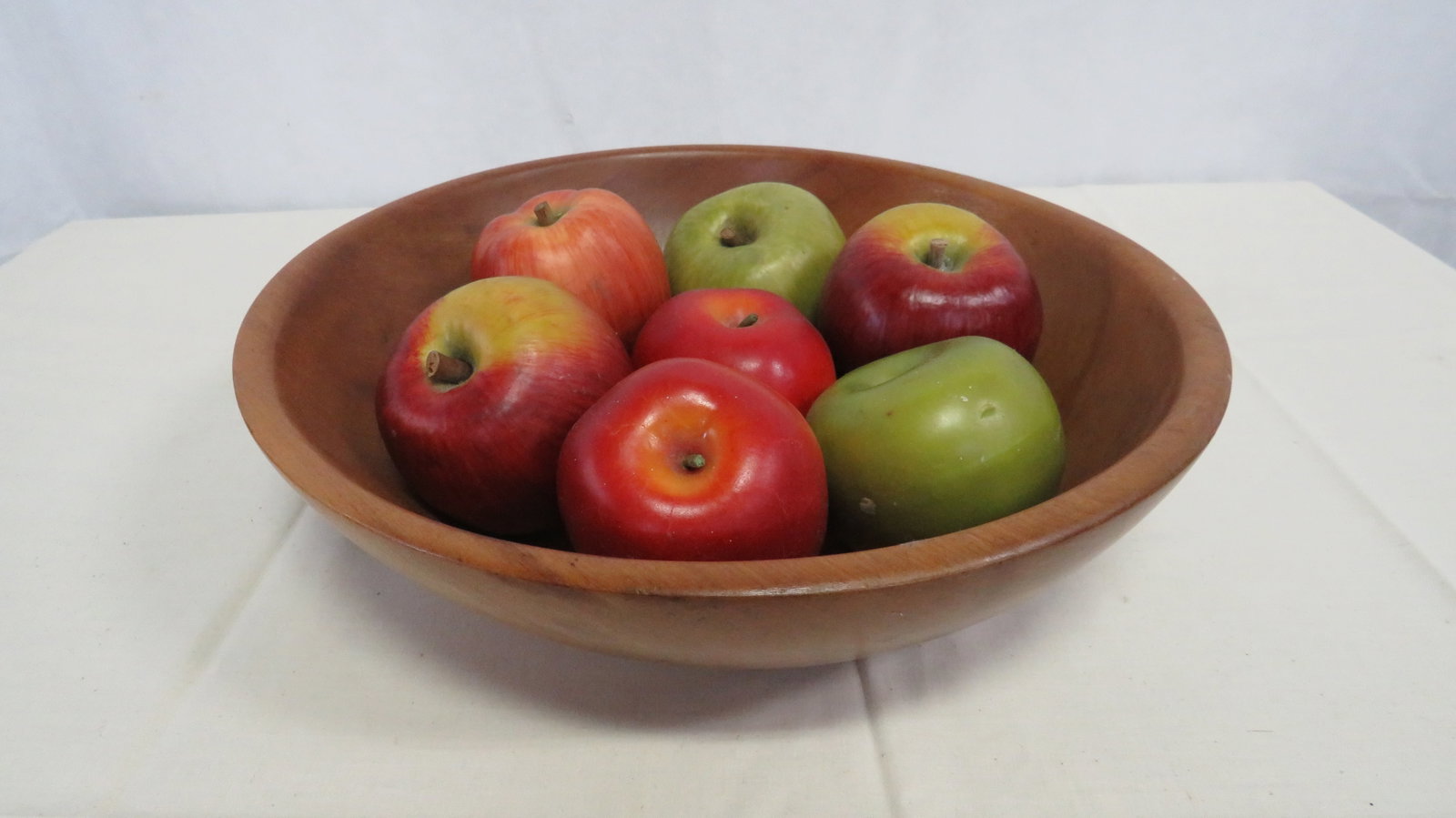 Vintage Wooden Bowl with Apples: Vintage Wooden Bowl with Apples in good condition. 3.75"H x 13.5"D