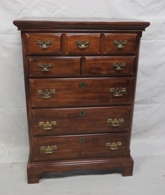 Traditional Vintage Chest of Drawers