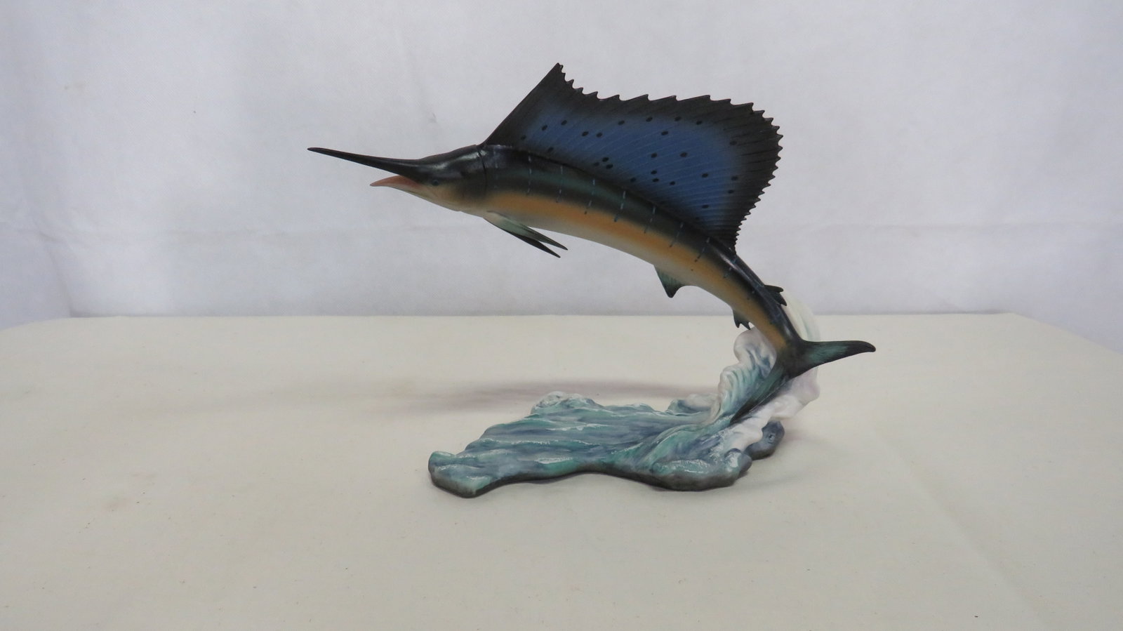 Vintage Boehm Porcelain Sailfish LE # 197: Vintage Boehm Porcelain Sailfish LE # 197 in good condition. Beautiful sailfish leaping from the waves.Signed Boehm on the base edge and marked with the horse head and crest logo reading Limited Editi