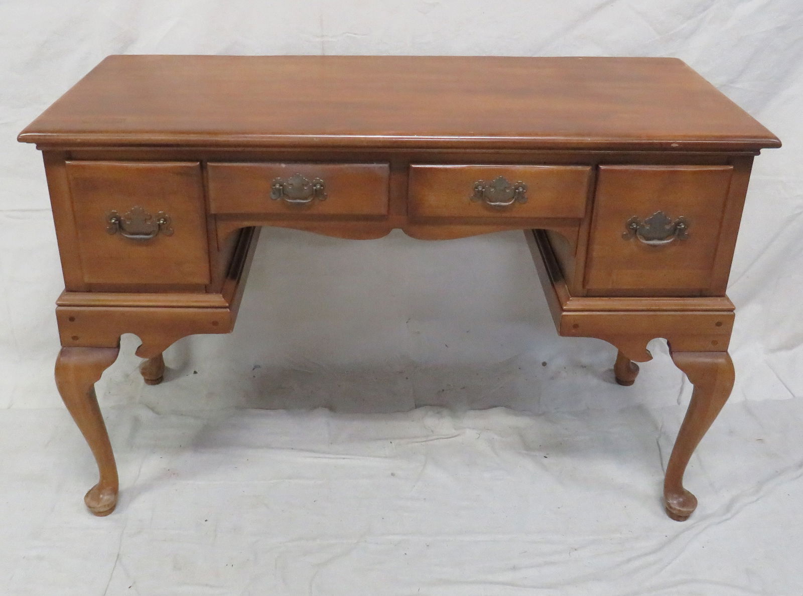 Vintage Queen Anne Vanity (1 of 4)