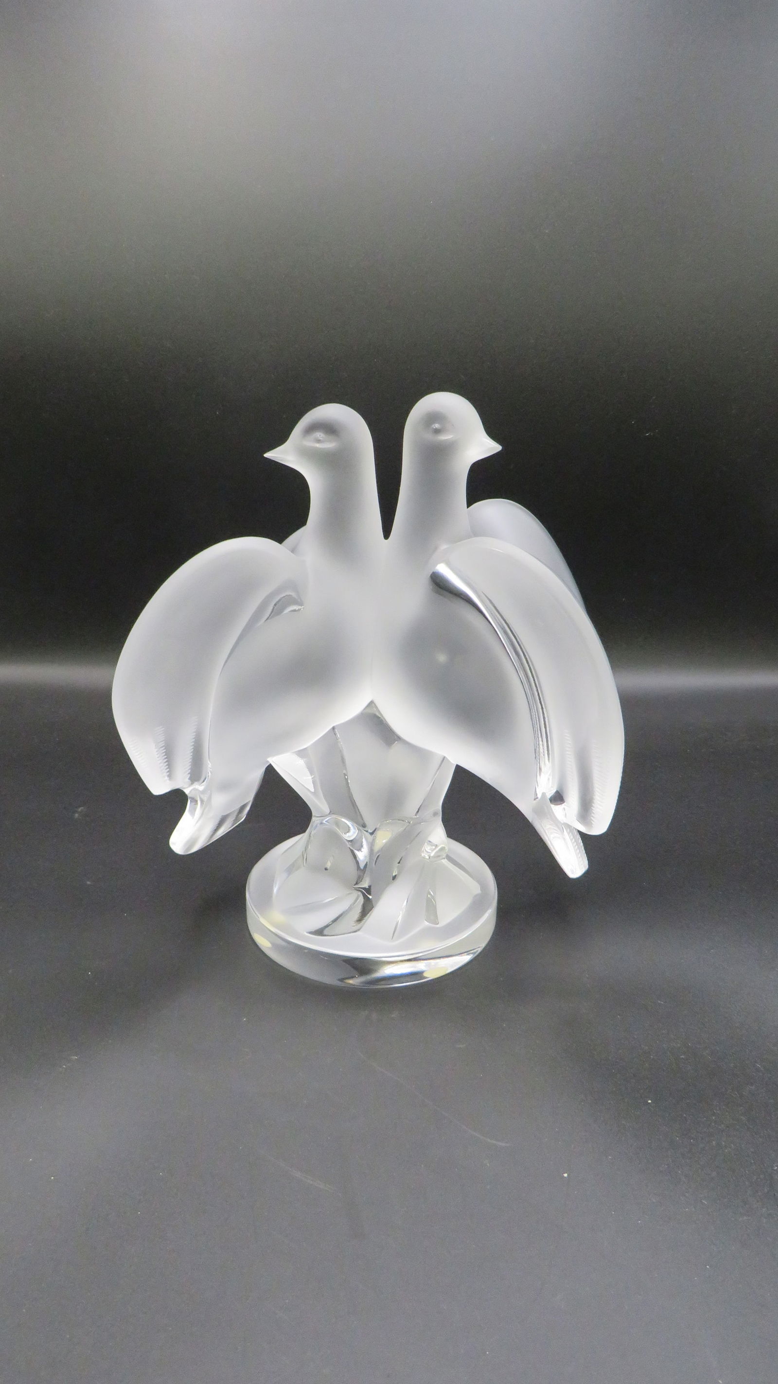 Vintage Lalique Crystal "Ariane" Doves Sculpture: Vintage Lalique Crystal "Ariane" Doves Sculpture in good condition. The sculpture features two doves, joined at the center, with their heads facing opposite directions. It is made of a combination of