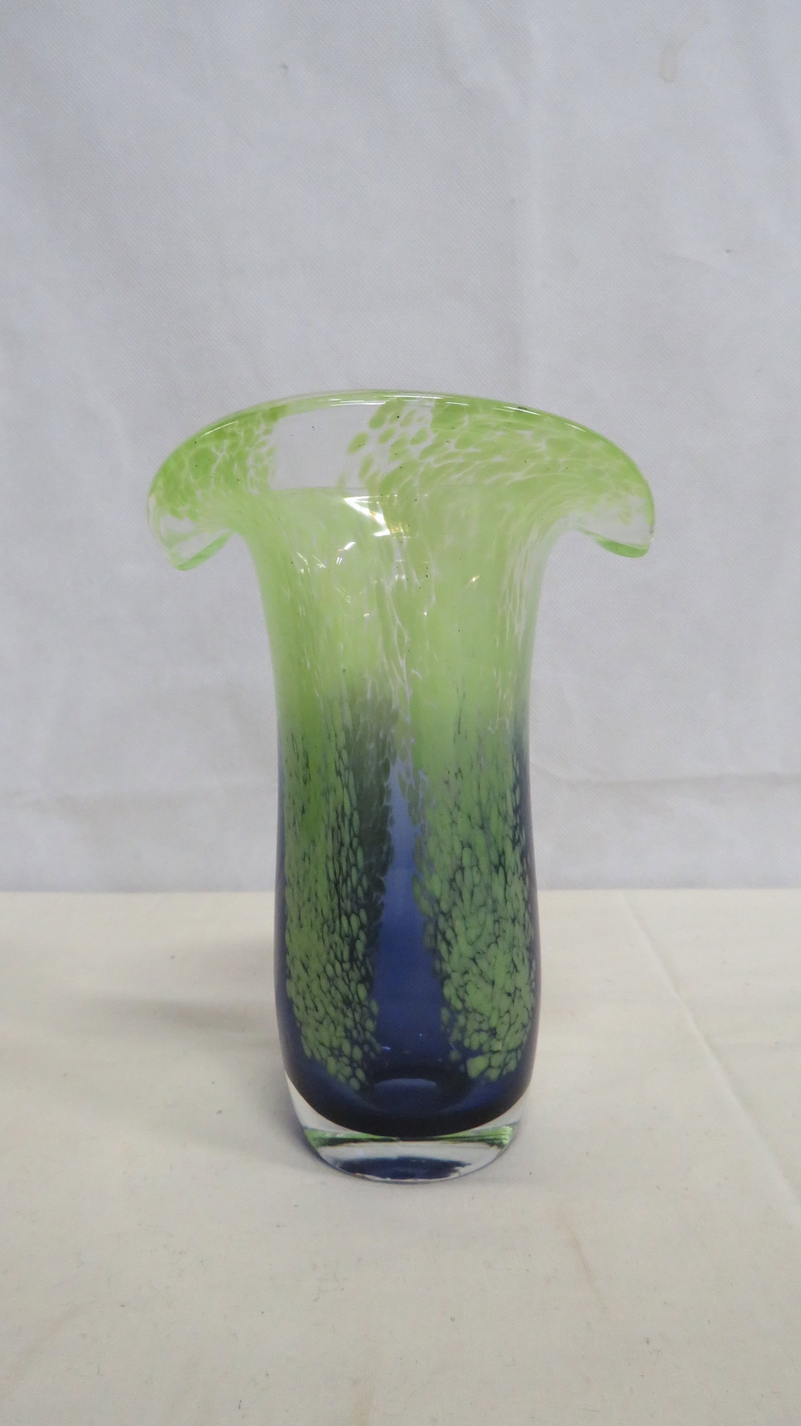 Vintage Art Glass Vase: Vintage Art Glass Vase in good condition, 7.75''H x 5.25''W x 4.25''D