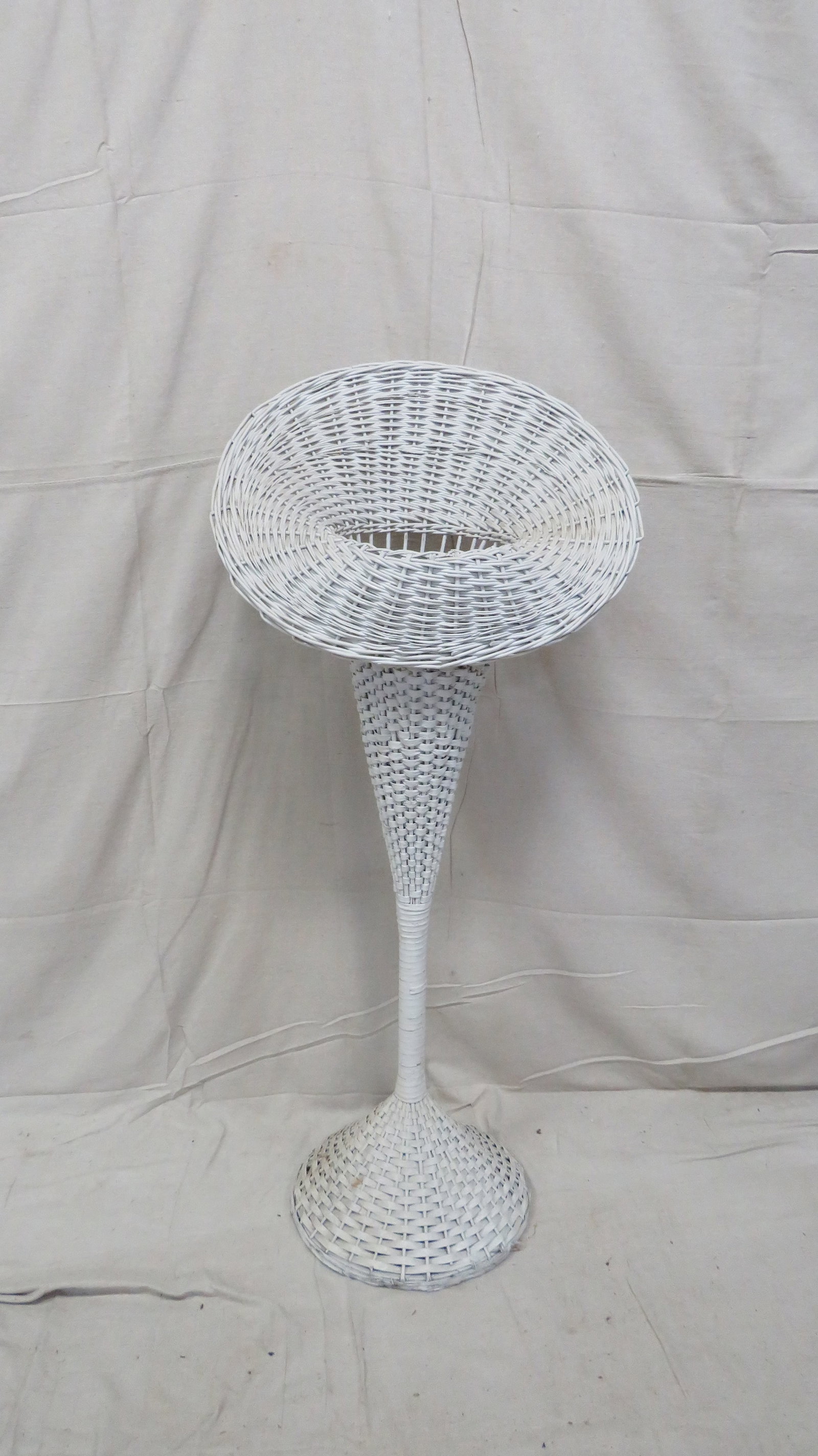 Vintage White Wicker Pedestal Flared Plant Stand: Vintage White Wicker Pedestal Flared Plant Stand in good condition. Featuring a trumpet-form top and hand-woven construction. The formand finish reflect mid-20th century Hollywood regency style. 47"H 