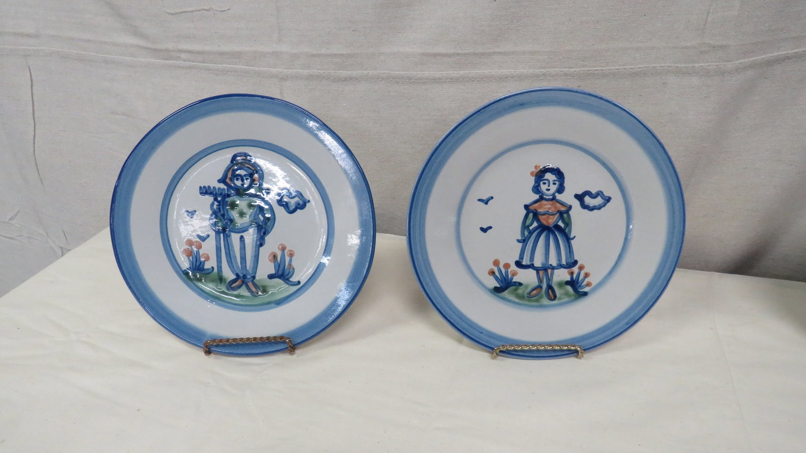 Eight 9" Hadley Pottery Plates - 4