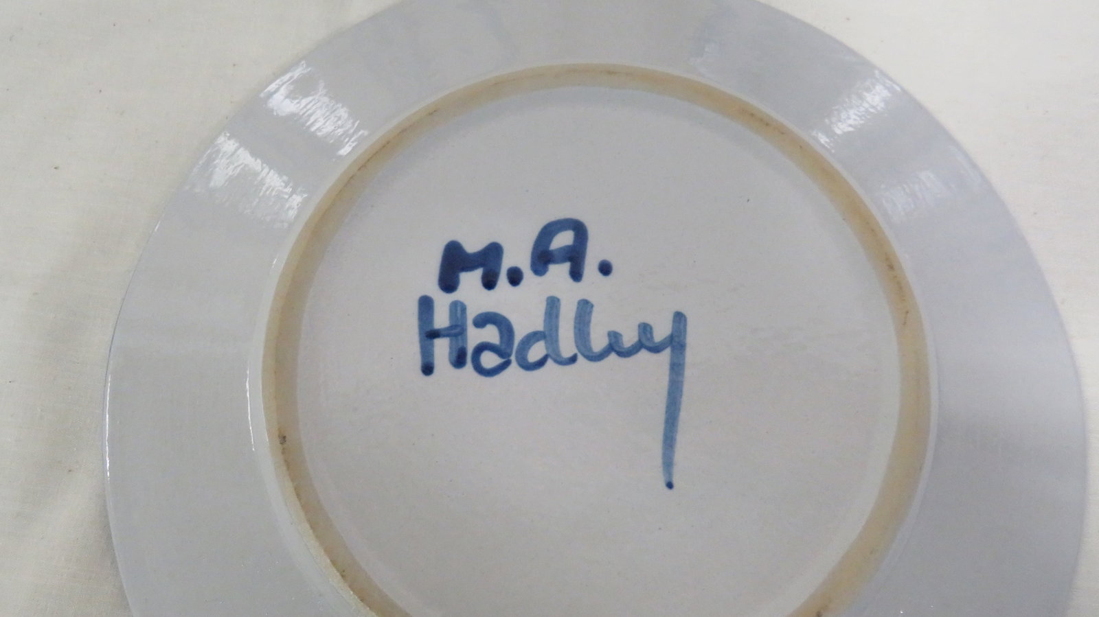 Eight 9" Hadley Pottery Plates - 5