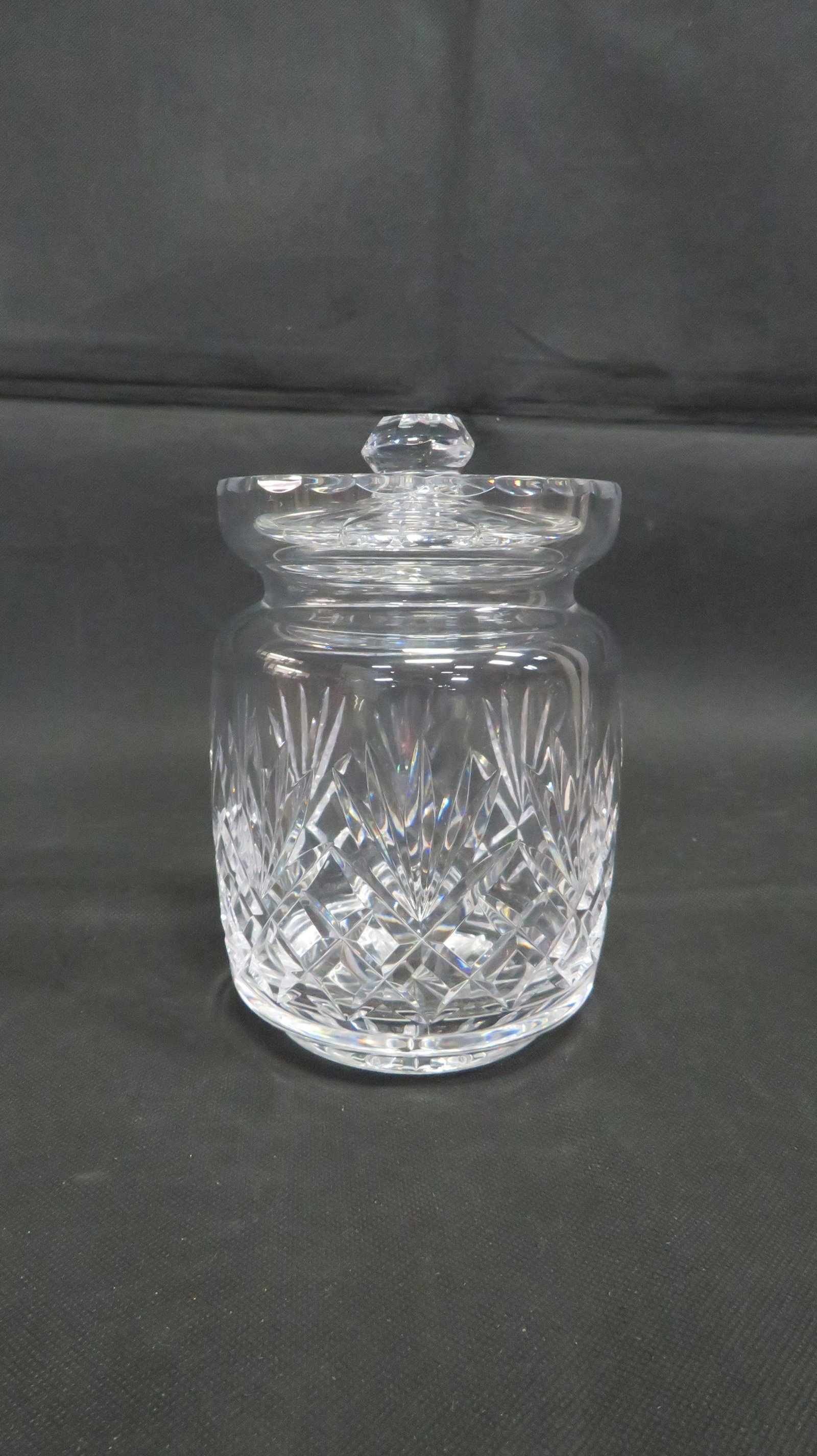 Vintage Crystal Biscuit Barrel: Vintage Crystal Biscuit Barrel in good condition. 6.25"H x 4.25"D