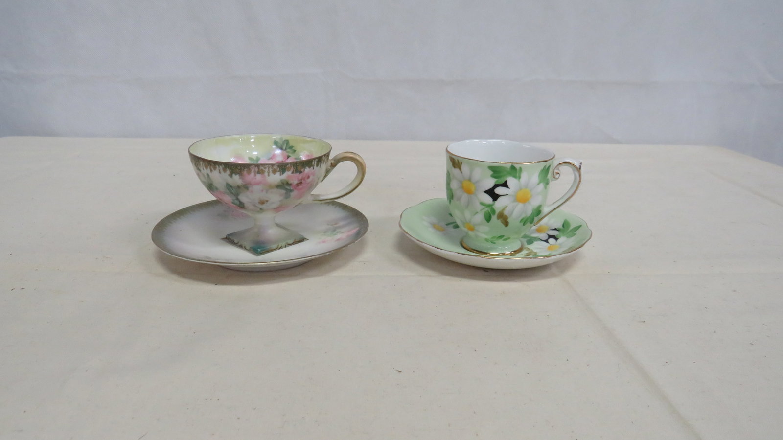 RS Prussia & Roslyn Bone China Tea Cup & Saucers (1 of 3)
