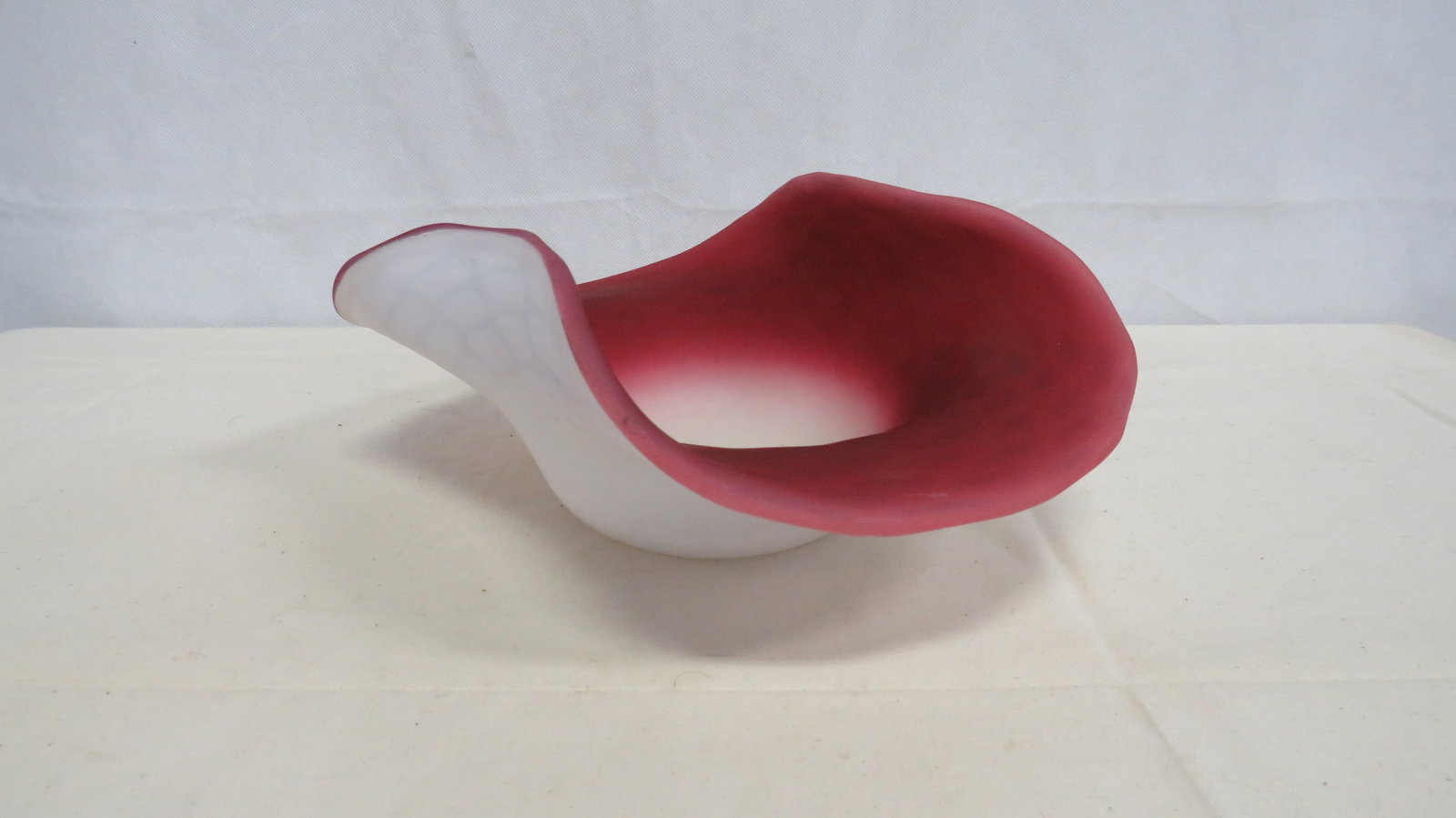 Vintage Lace Pattern Art Glass Clam Shell Bowl (1 of 4)