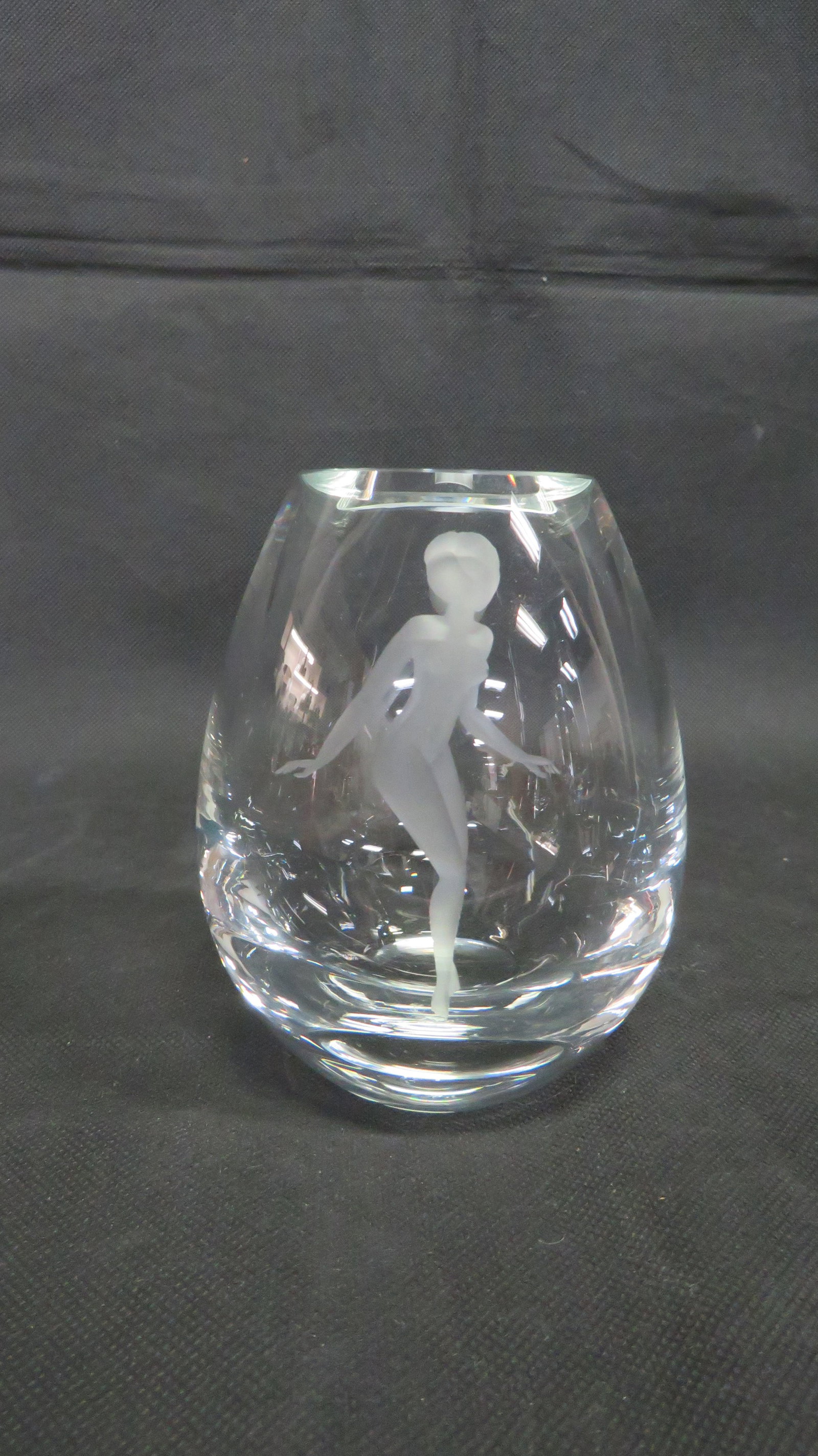 MCM Holmegaard Per Lutken Etched Nude Vase: MCM Holmegaard Per Lutken Etched Nude Vase in good condition. Etched standing nude. Etched with maker's marks and dated 1960 on the underside. Thick heavy 4.5"H vase.