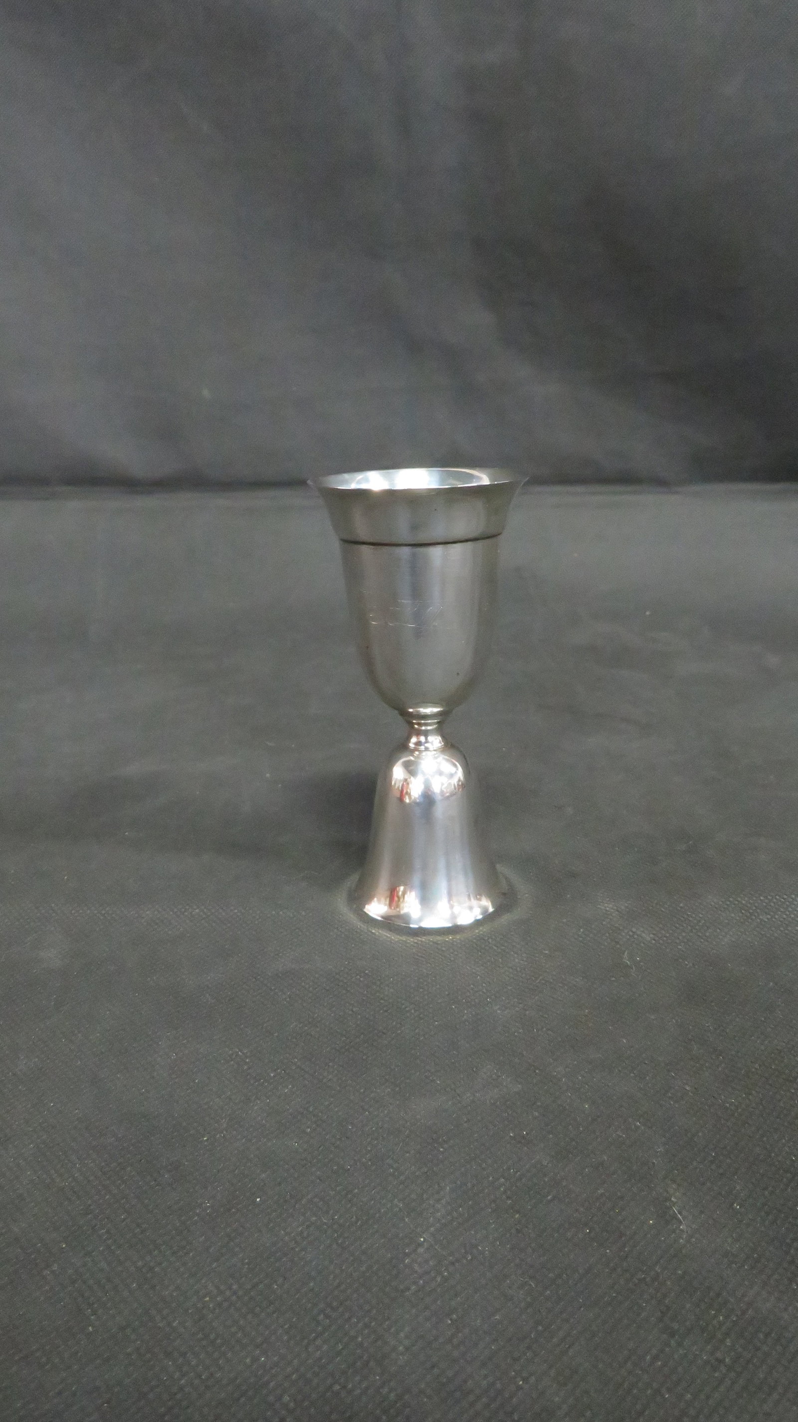 Sterling Silver Double Jigger Cocktail Measure: Vintage sterling silver double-ended cocktail jigger in a classic hourglass form with flared rims and central knop. Both ends are open and functional, designed to measure standard pours for spirits. T