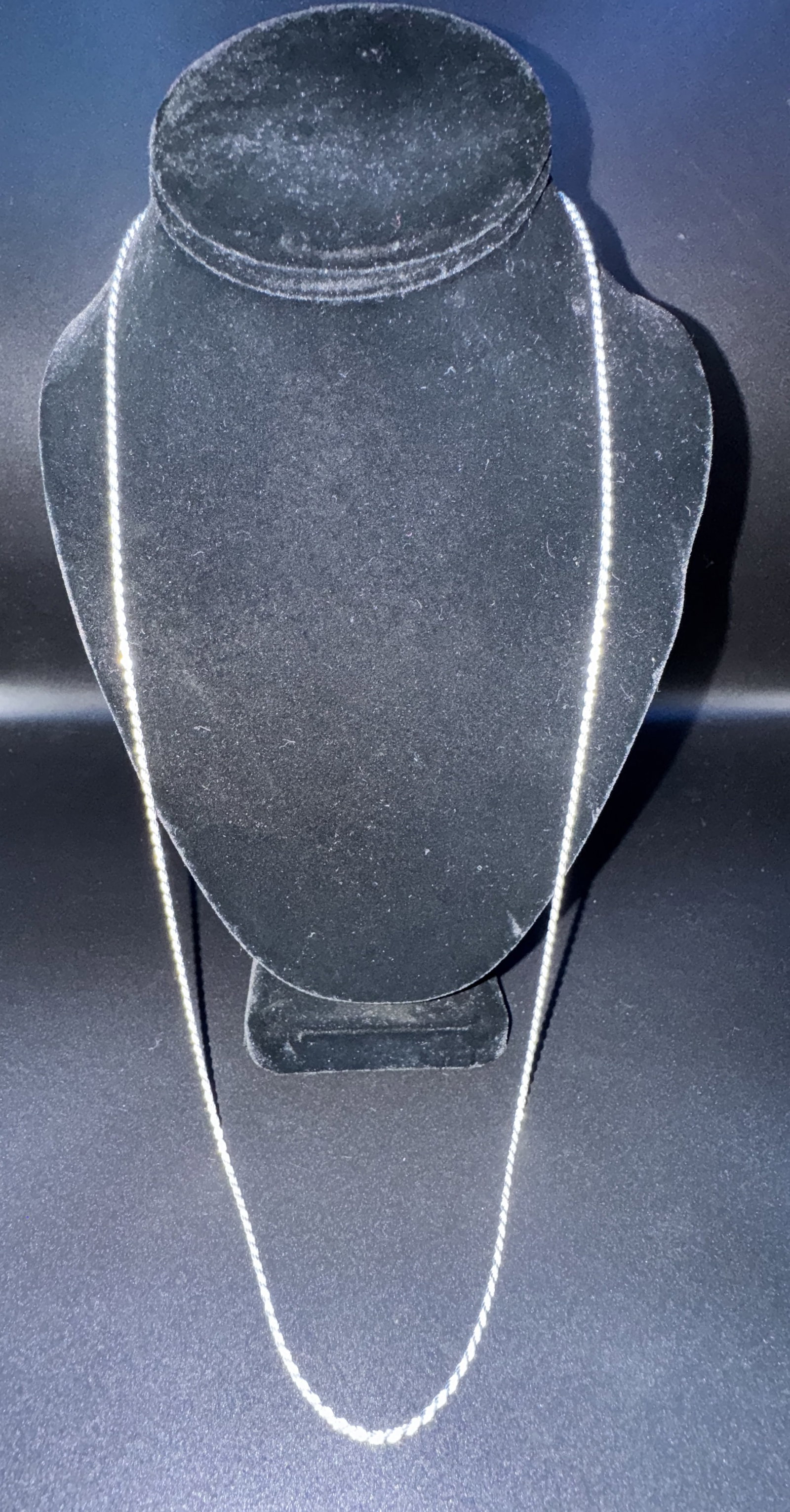 30" Sterling Rope Chain: 30" Sterling Rope Chain in good condition, 10.17g