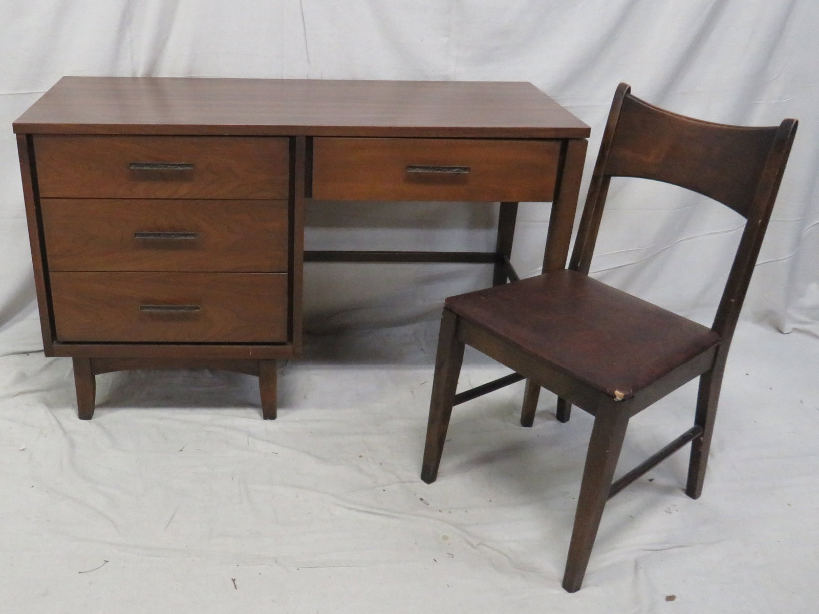 Mid Century Modern Desk with Chair: Mid Century Modern Desk with Chair in good condition, Dovetailed Drawers, 30''H x 48''W x 19''D
