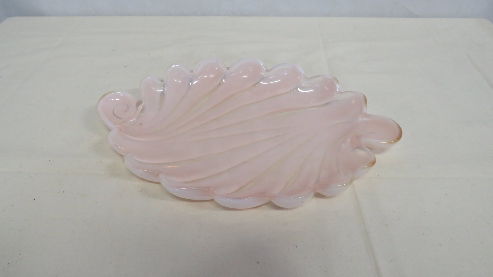 Vintage Duncan Miller Pink Opalescent Glass Tray: Vintage Duncan Miller Pink Opalescent Glass Tray in good condition. 13.5" x 9"