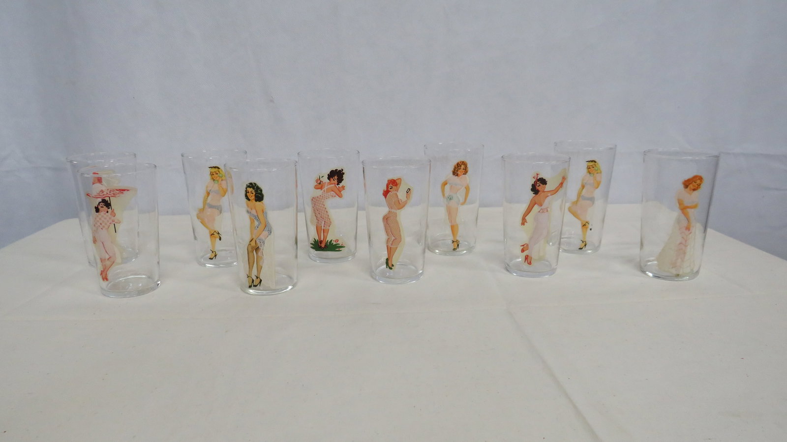 10 Mid Century Peek-a-Boo Pin-up Cocktail Glasses (1 of 5)