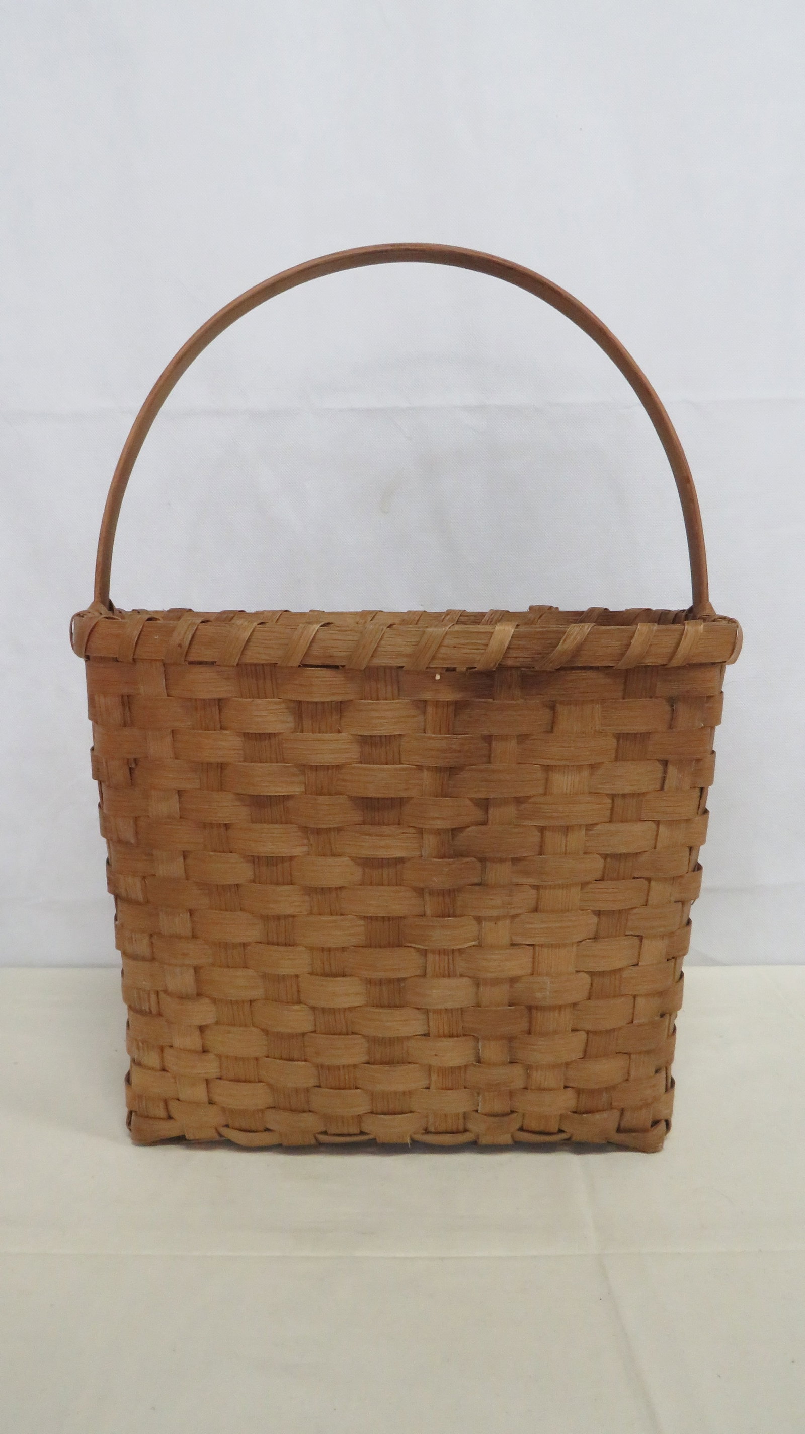 Split Oak Large Gathering Basket: Split Oak Large Gathering Basket in good condition. 20"H with handle x 14.75"L x 9.25"W
