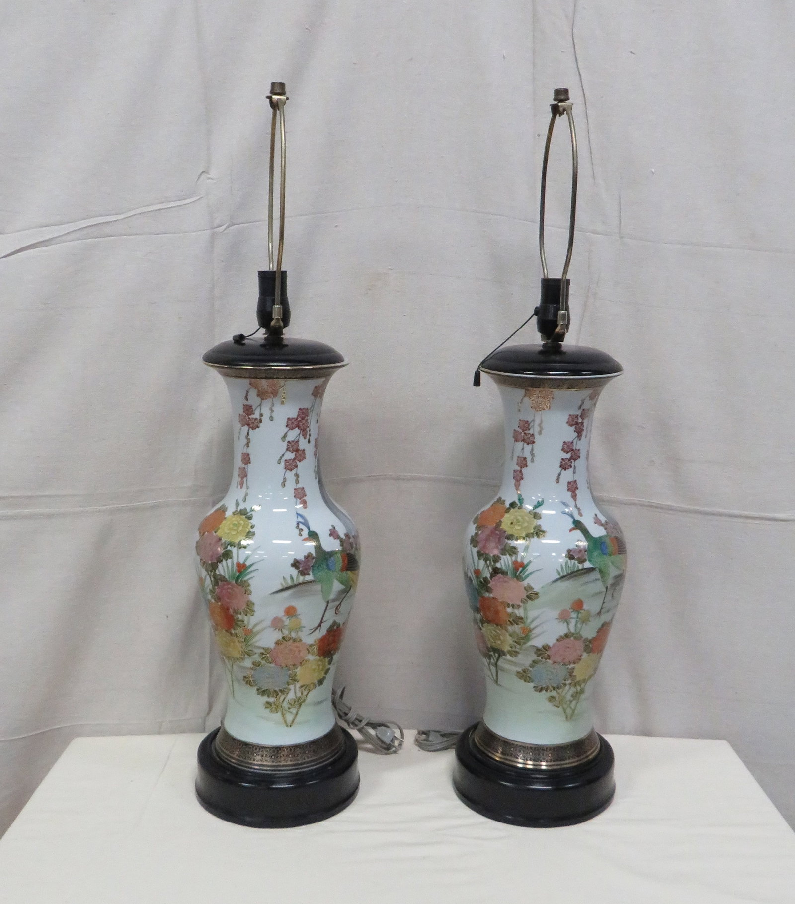 Vintage Japanese Kutani Porcelain Table Lamps: Vintage Japanese Kutani Porcelain Table Lamps in good condition. 32.5"H