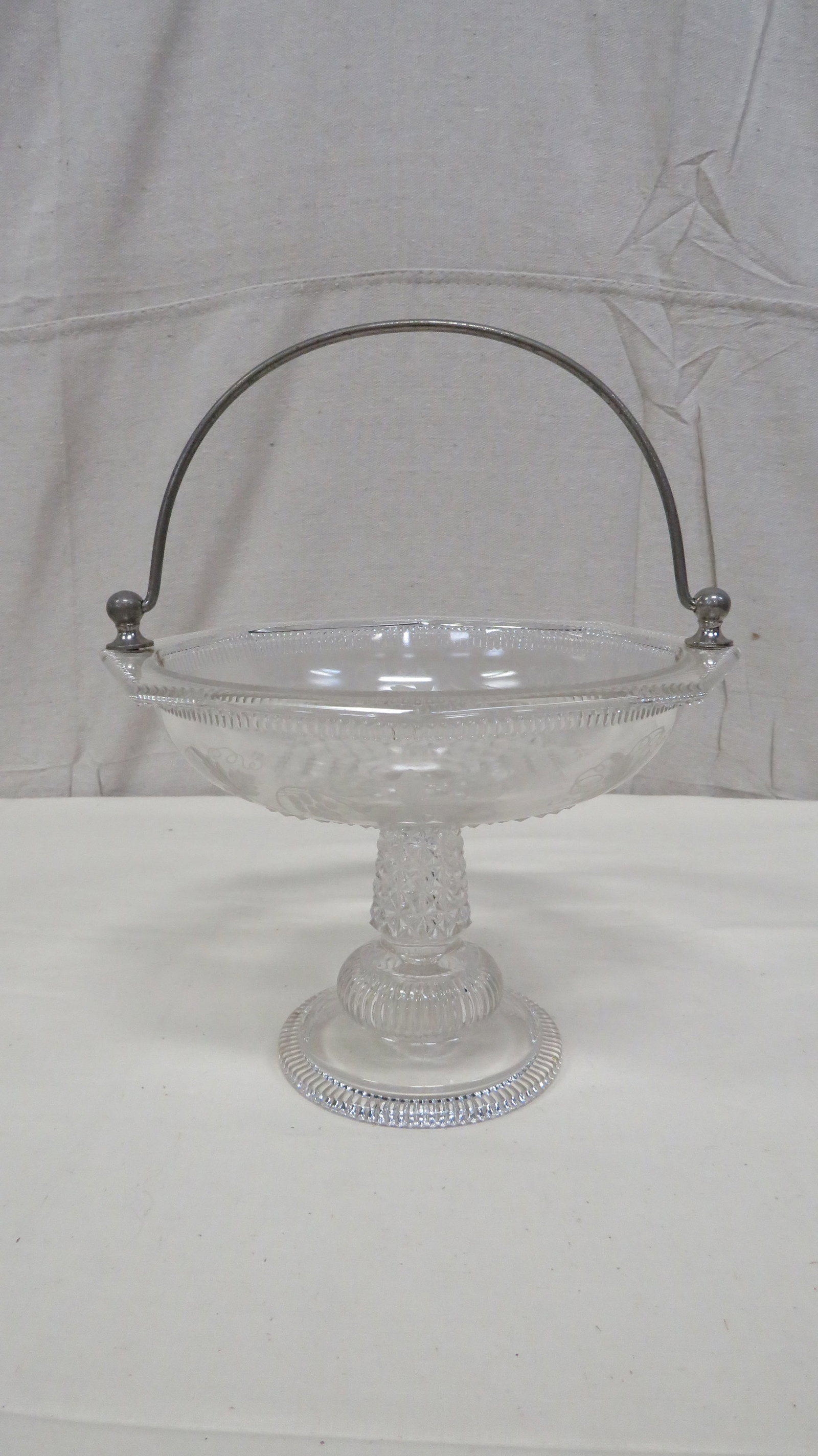 EPAG Ripleys Etched Bride's Basket (1 of 4)