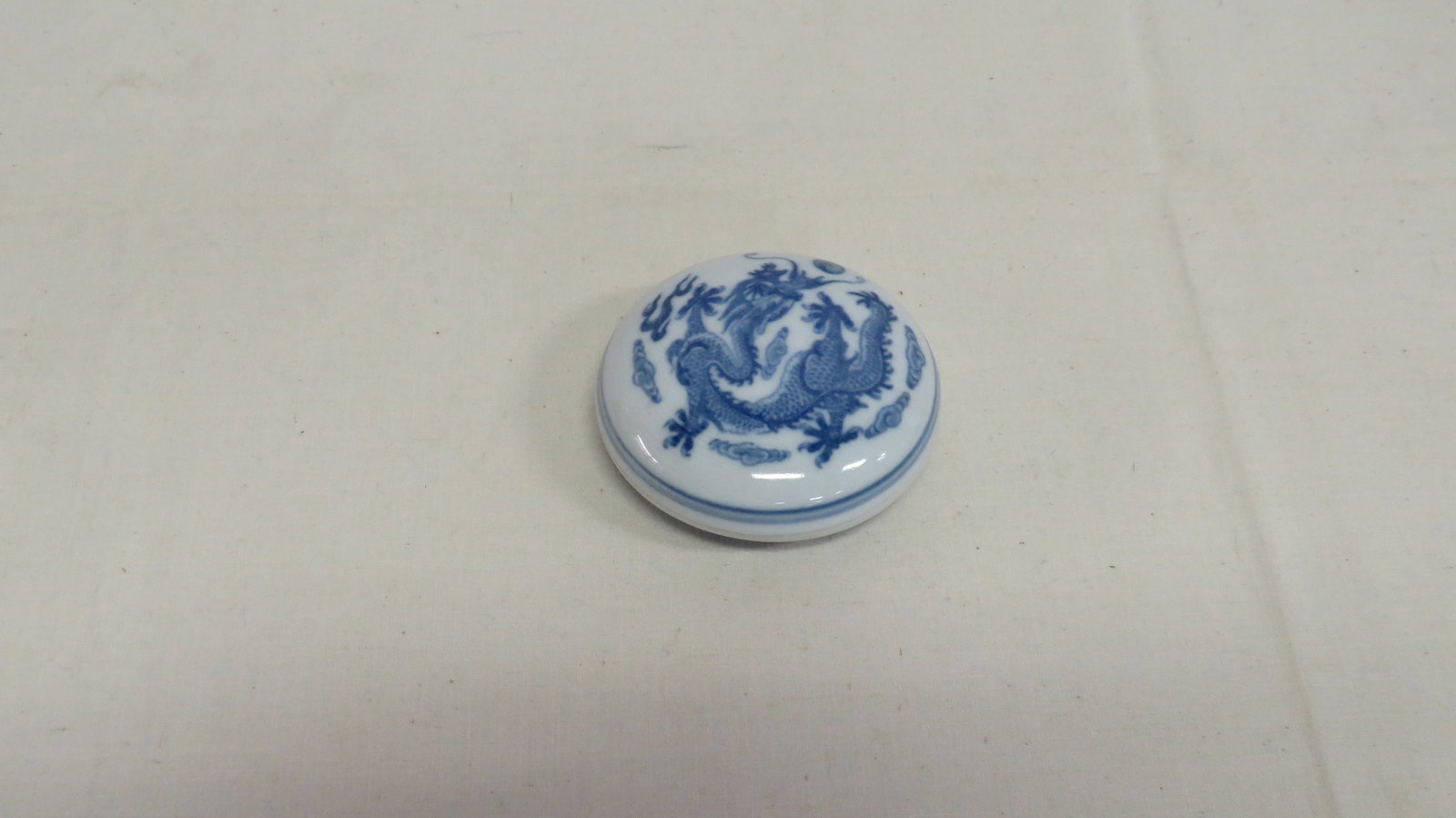 Vintage Chinese Vermillion Porcelain Ink Box: Vintage Chinese Vermillion Porcelain Ink Box in good condition. Never used with wax. 1"H x 2.75"D