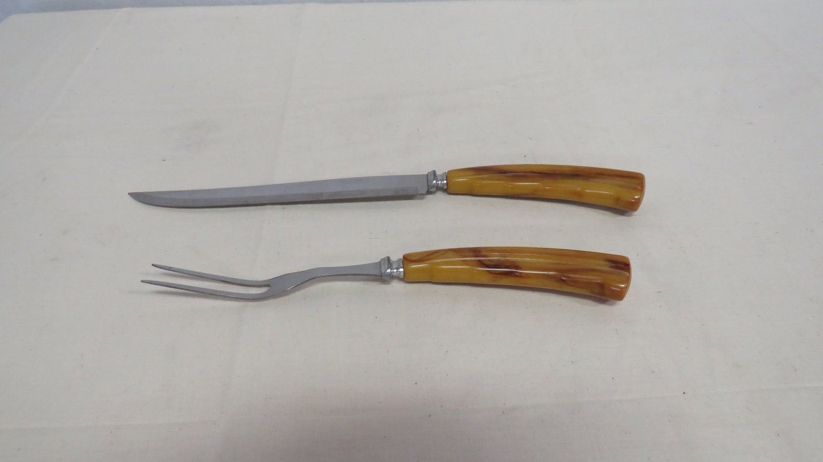 MCM Bakelite Carving Set Butterscotch Handles (1 of 5)