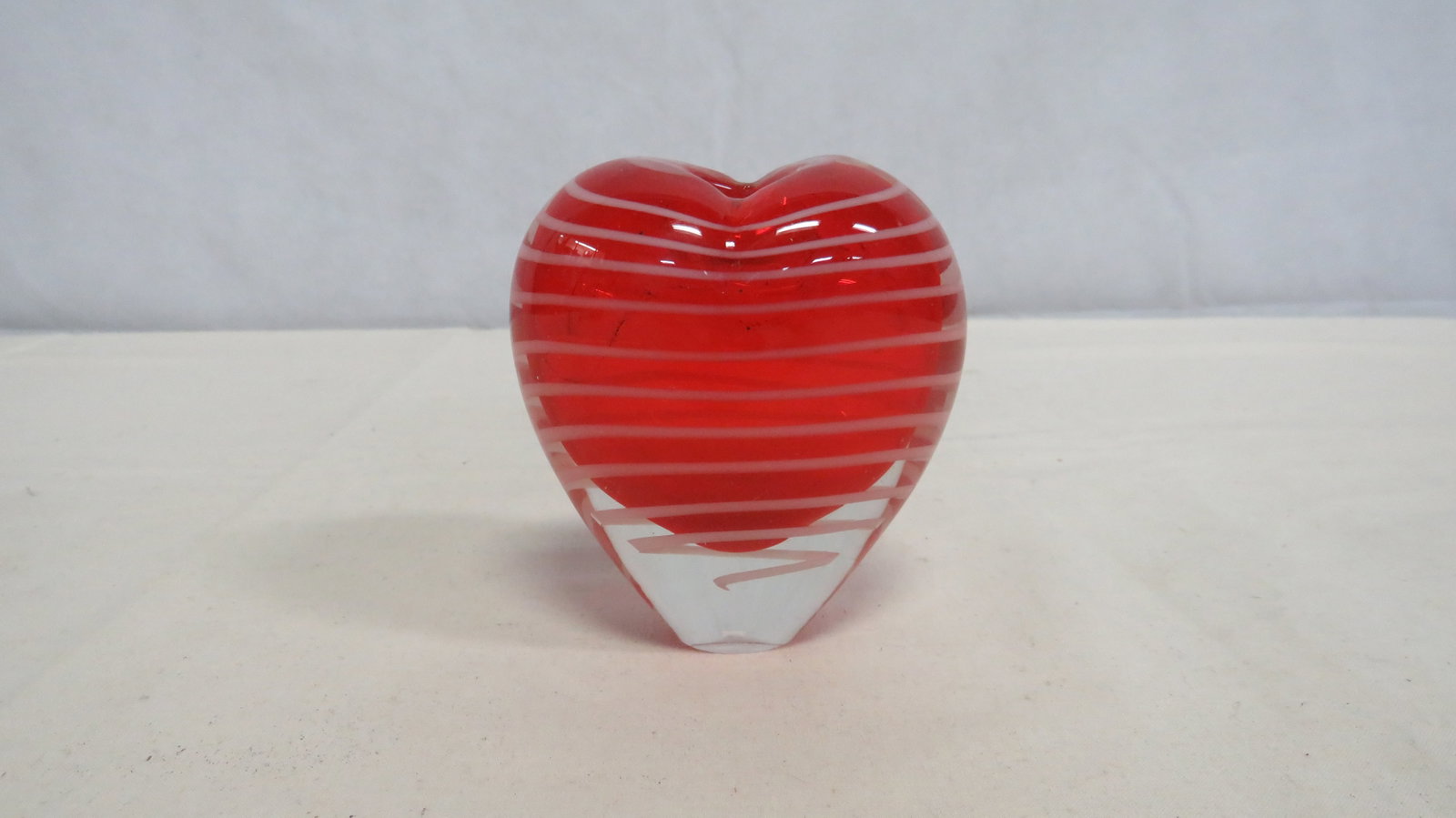 Vintage Art Glass Red Heart Swirl Paperweight: Vintage Art Glass Red Heart Swirl Paperweight in good condition. 3.5"H