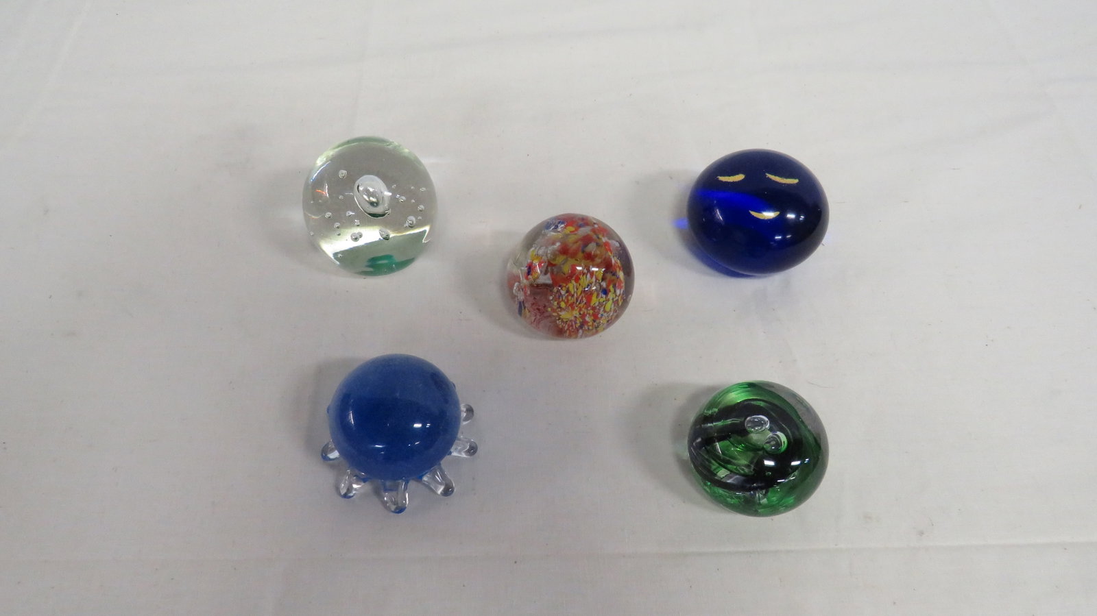 Group of 5 Vintage Art Glass Small Paperweights (1 of 4)