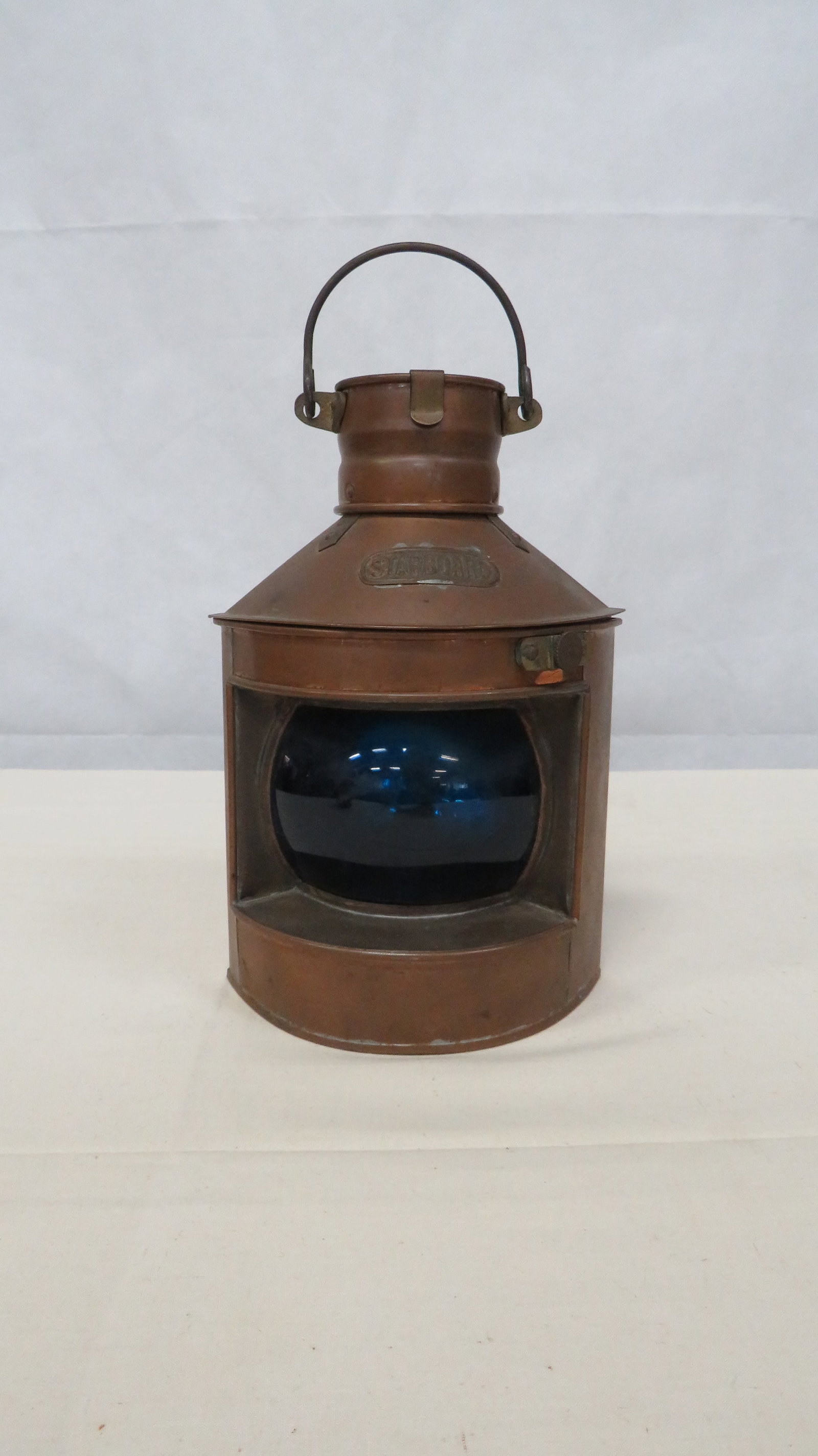 Vintage Copper Kerosene Starboard Lantern: Vintage Copper Kerosene Starboard Lantern in good condition. Solid copper with functional kerosene burner 9"H x 5"W x 5"L
