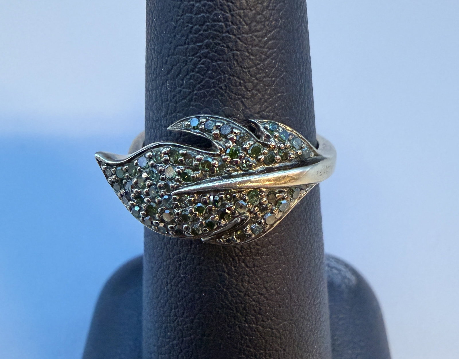 Sterling Leaf Shaped Ring with Diamonds Size 6: Sterling Leaf Shaped Ring with Diamonds Size 6 in good condition, 3.04g