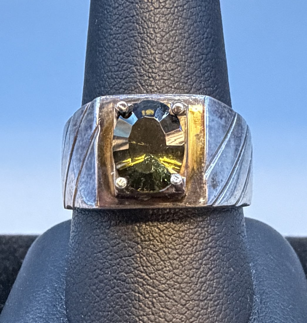 Sterling Vintage Square Ring with Green Gemstone: Sterling Vintage Square Ring with Green Gemstone Size 10, Marked 925 Thailand, 6.75g