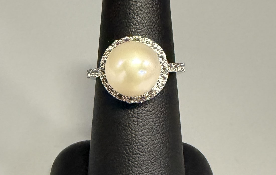 Sterling Pearl & Moissanite Halo Ring Size 7: Sterling Pearl & Moissanite Halo Ring Size 7 in good condition, Marked 925 Thailand, 3.8g