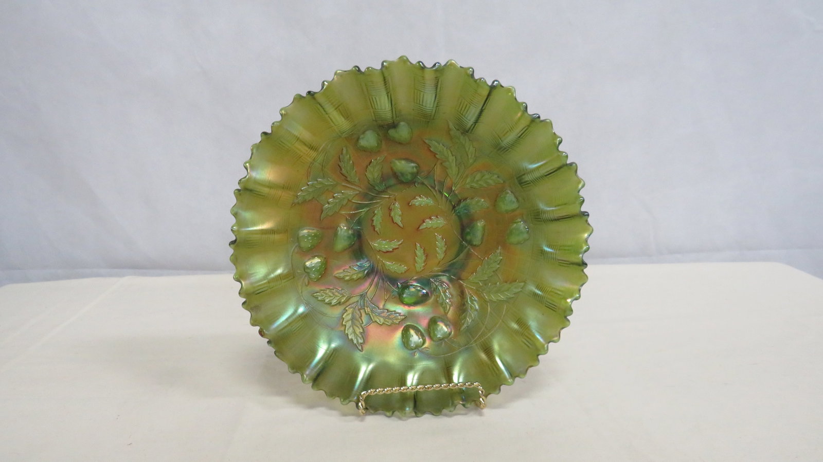 Northwood Green Carnival Glass Strawberry Bowl (1 of 4)