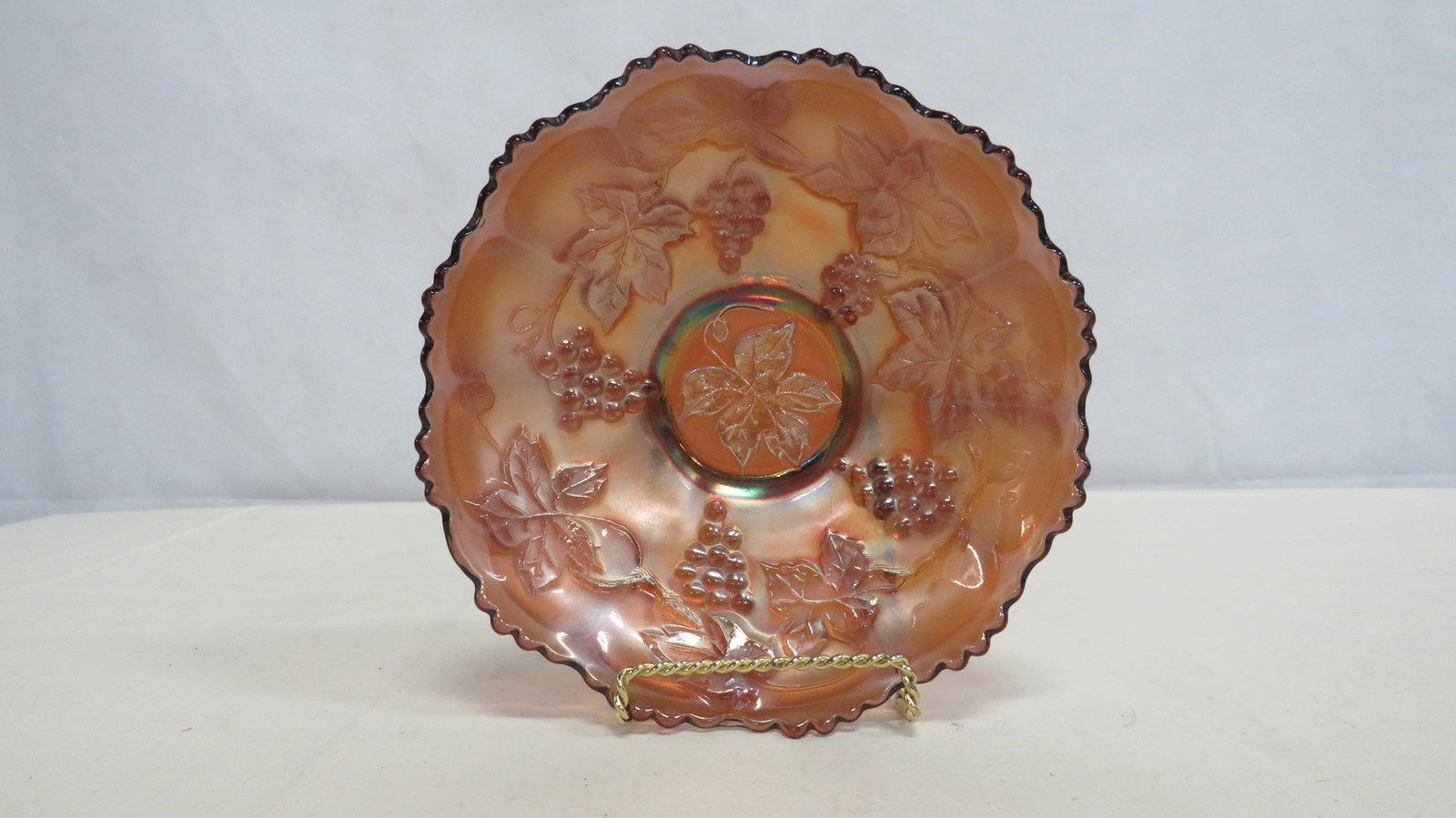 Fenton Carnival Grape Pattern Amethyst Bowl (1 of 3)