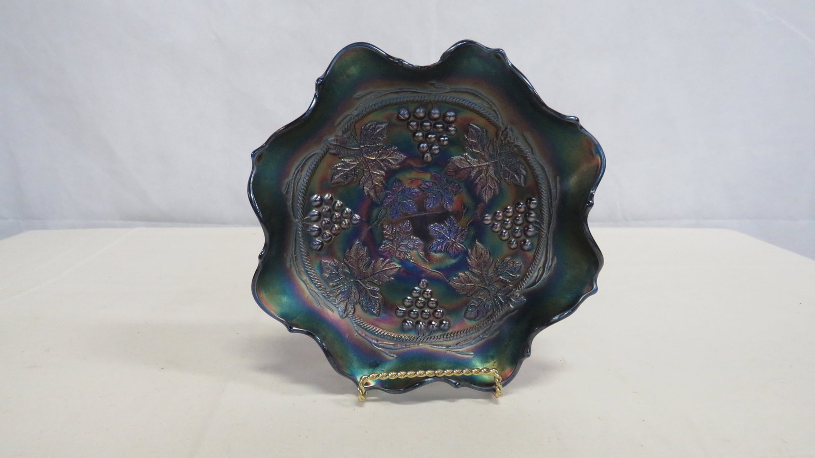 Vintage Fenton Blue Carnival Glass Grape Bowl (1 of 4)