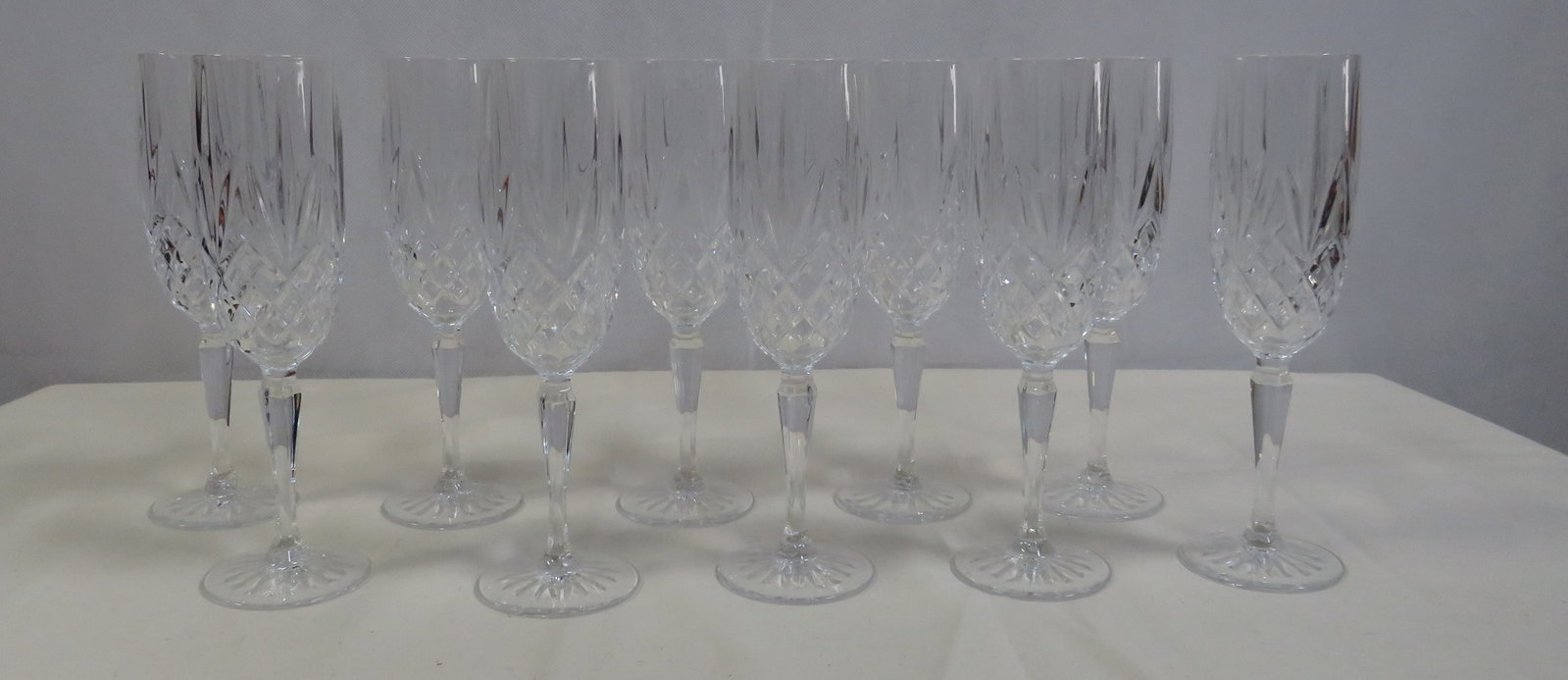 Set of 10 Crystal D'Arques Champagne Flutes: Set of 10 Crystal D'Arques Champagne Flutes in good condition. 8.25"H x 2"D