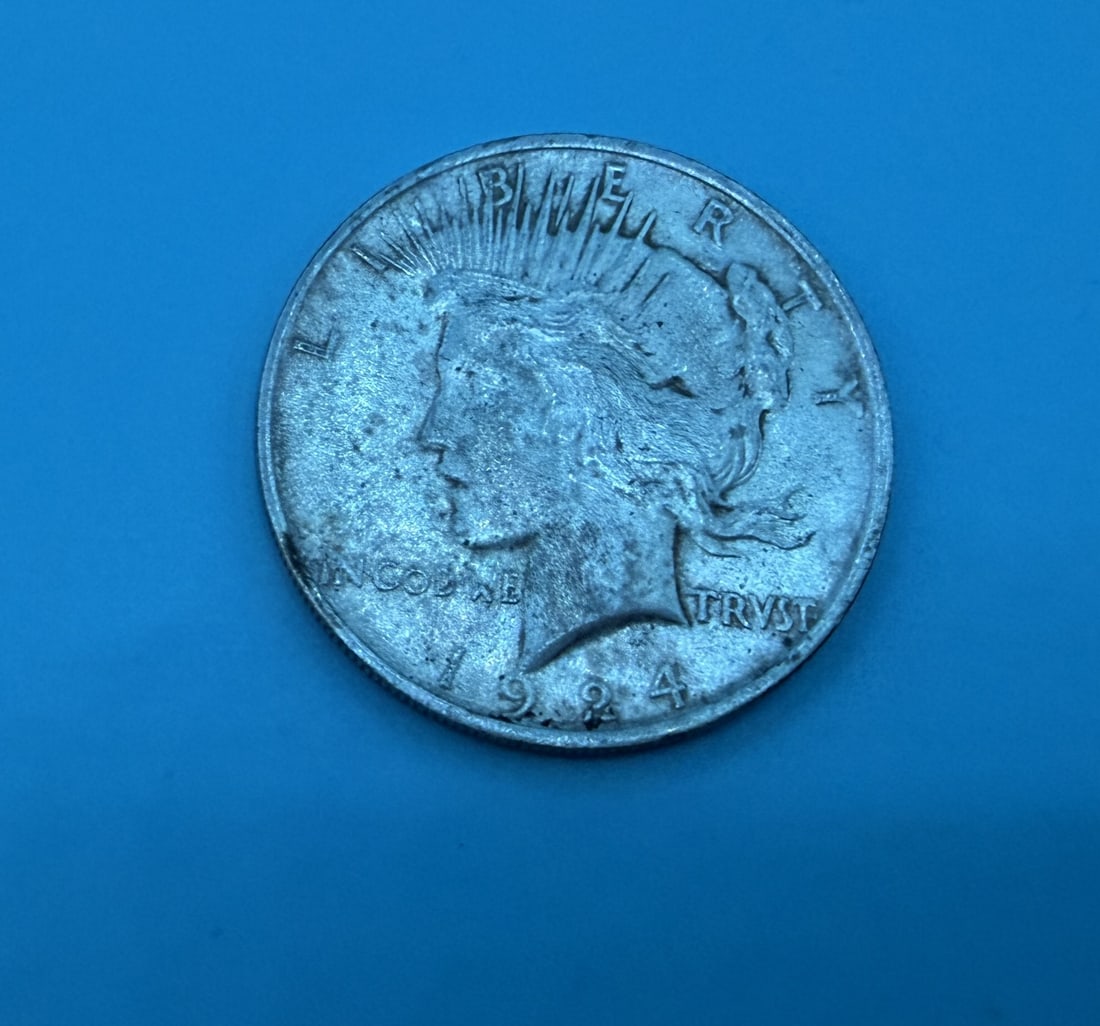 1924 Silver Peace Dollar (1 of 2)