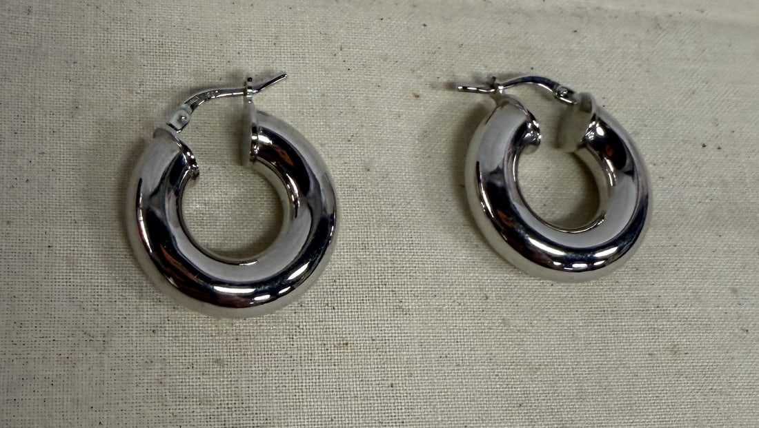 Sterling Hoop Earrings: Sterling Hoop Earrings in good condition, 6.2g