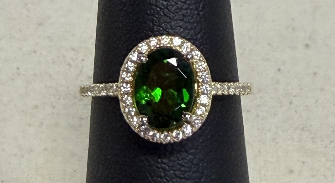 Gold over Sterling Halo Ring Green Stone Size 6: Gold over Sterling Halo Ring Green Stone Size 6 in good condition. 2.3g