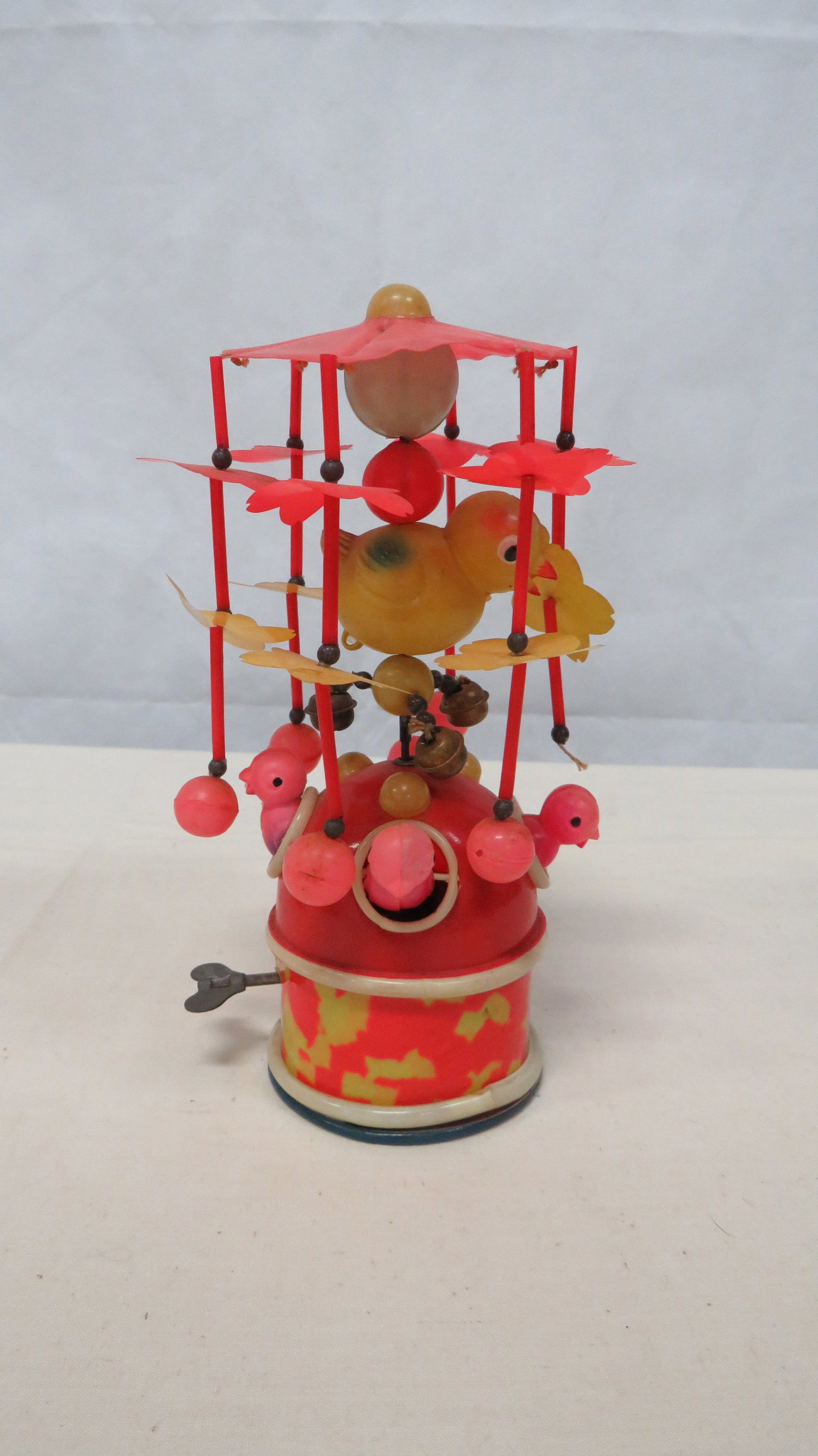 Vintage 50's Wind-Up Celluloid Hungry Chicks Toy (1 of 4)